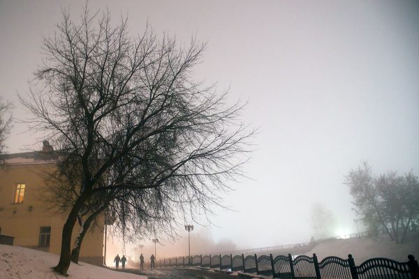 Туманная набережная Витьбы. Фото Сергея Серебро