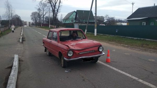 Бешеный «Запорожец»: в Коханово пьяный бесправник сбил на тротуаре пенсионерку. Фото ГАИ