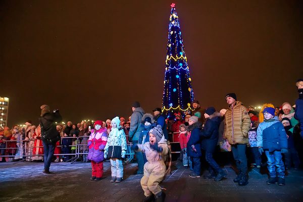 Новогодний парад Дедов Морозов в Витебске. Фото Сергея Серебро