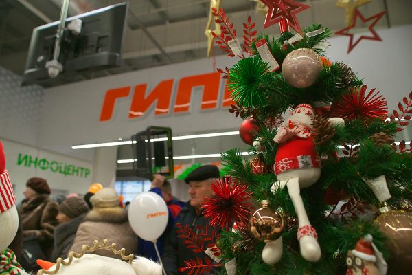 Гипермаркет «Гиппо» открылся в Витебске в канун Рождества. Фото Сергея Серебро