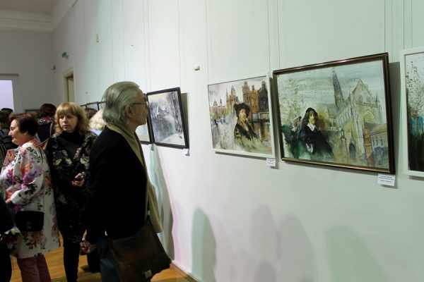Выставка живописи Александра Карпана  открылась в Витебском художественном музее. Фото Юрия Шепелева