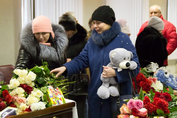 Прощание с вратарем ФК «Витебск» Андреем Щербаковым, а также его женой и сыном, погибшими в ДТП, прошло в Витебске. Фото Игоря Матвеева