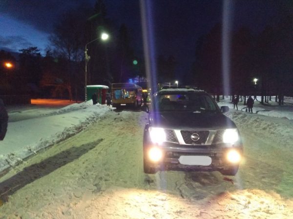 В Боровухе внедорожник сбил вышедшего из автобуса подростка. Фото ГАИ