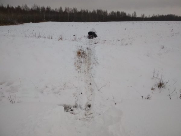 Поехали на старый Новый год покататься на снегоходе и влетели в канал. В Бешенковичском районе один человек погиб, второй в больнице