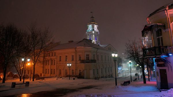 Новогодний Витебск засыпает снегом.  Фото  Сергея Серебро