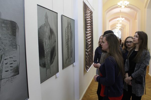 Выставка графики «Лісты з Латвіі» открылась в Витебске. Фото Юрия Шепелева