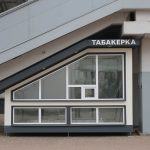 Во все щели — на витебском вокзале «Табакерку» запихнули под лестницу пешеходного моста