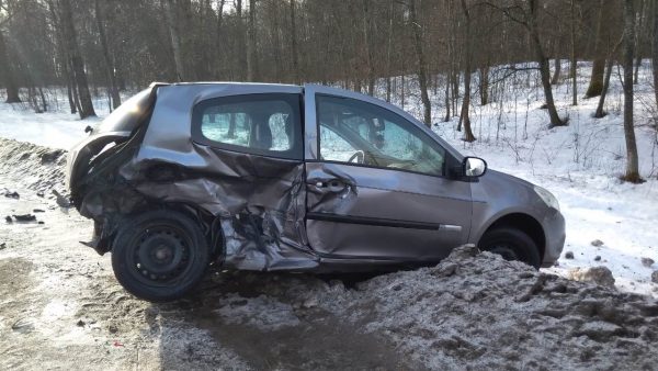 Лобовое столкновение двух легковых автомобилей на автодороге Р-21 у деревни Новоротье Лиозненского района. Фото ГАИ