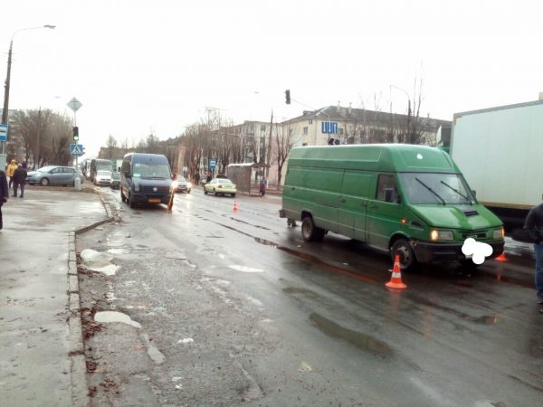 В Витебске микроавтобус сбил женщину, он в реанимации без сознания. Фото ГАИ