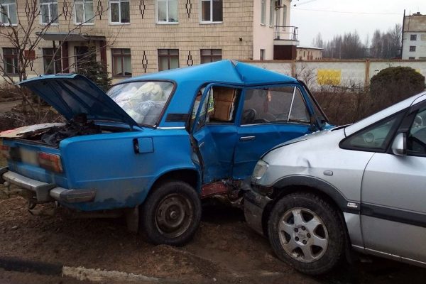 В Лепеле «Жигули» столкнулись с «Opel», пострадал водитель «шестерки». Фото ГАИ
