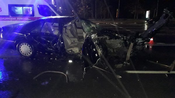 В Витебске пьяный на «Cadillac» врезался в автобус, пассажир легковушки погиб. Фото ГАИ