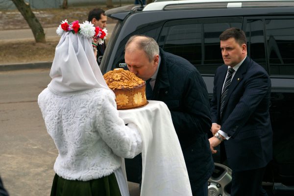 Витебская хлеб-соль для Сергея Румаса. Фото Сергея Серебро