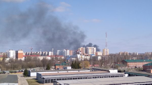 Пожар на площади 60 квадратных метров — в Витебске тушили склад покрышек. Фото vk.com/typical_vitebsk