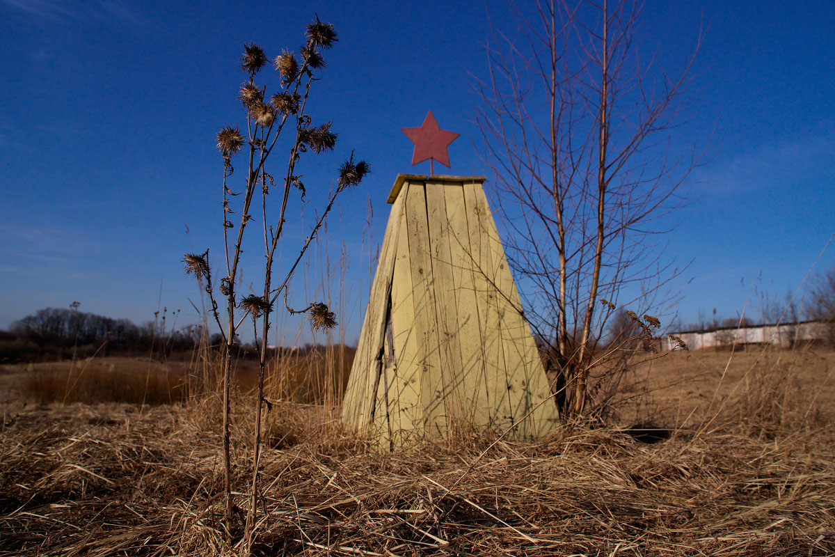 Место массовых захоронений узников концлагеря «5-й полк» (Stalag 313). Фото Сергея Серебро