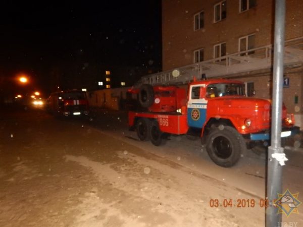 Пожар в университетском общежитии произошел в Новополоцке, эвакуировано 286 студентов. Фото МЧС