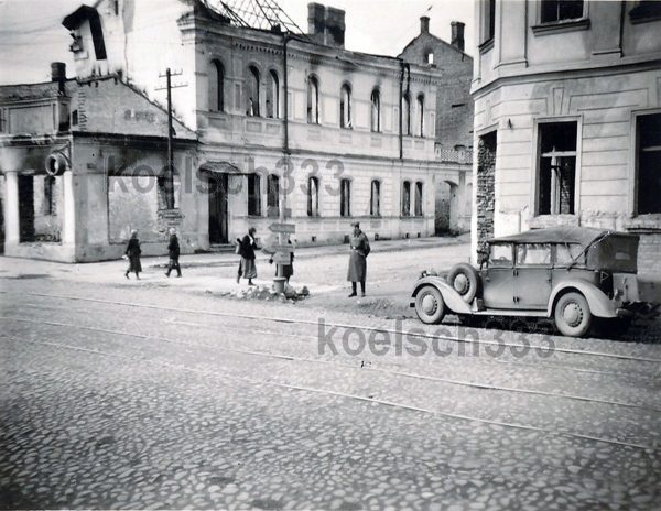 Справа угол виден угол здания почты. Фото неизвестного немецкого солдата, 1941-1944 годы. Из архива ННВ