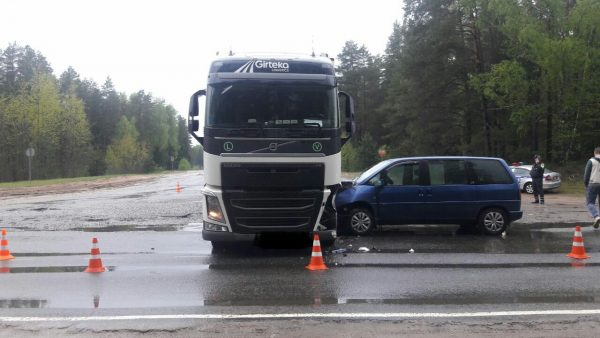 В Полоцком районе столкнулись фура и легковушка, один из водителей попал в больницу. Фото pixabay.com