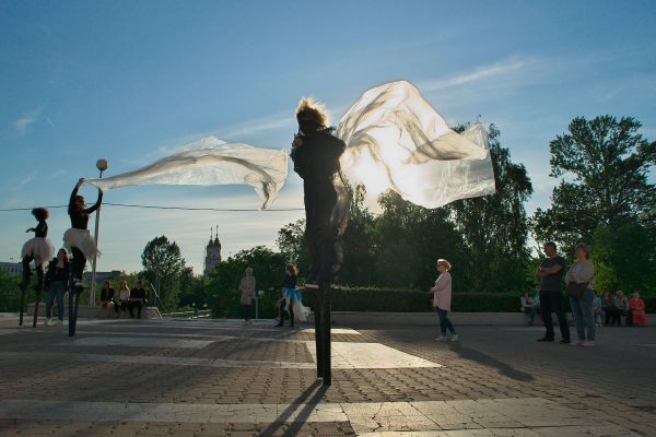 Танцевальная вечеринка в стиле ретро прошла в Витебске под открытым небом 25 мая. Фото Сергея Серебро