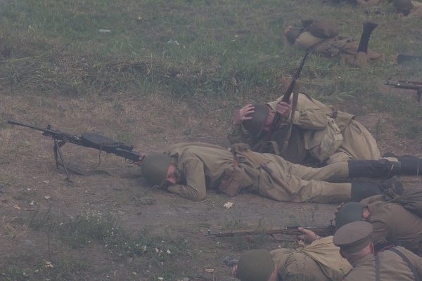 Штурм моста через Двину в 1944-м воссоздали реконструкторы в Витебске. Фото Игоря Матвеева