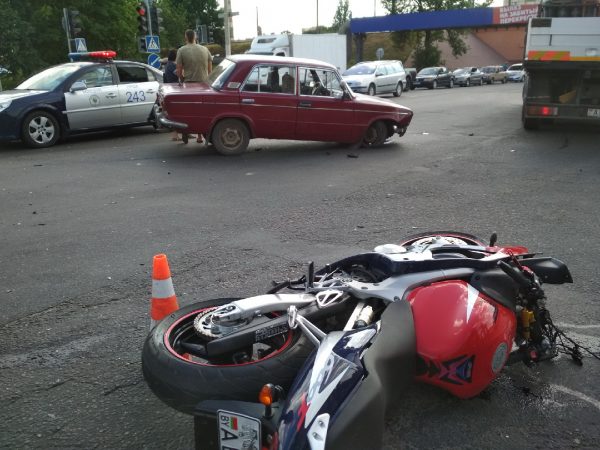 Мотоциклист разбился в Орше, у него несколько переломов. Фото orsha.eu