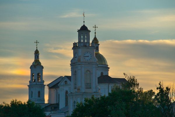 Ратуша и Успенский собор на фоне гало. Фото Сергея Серебро