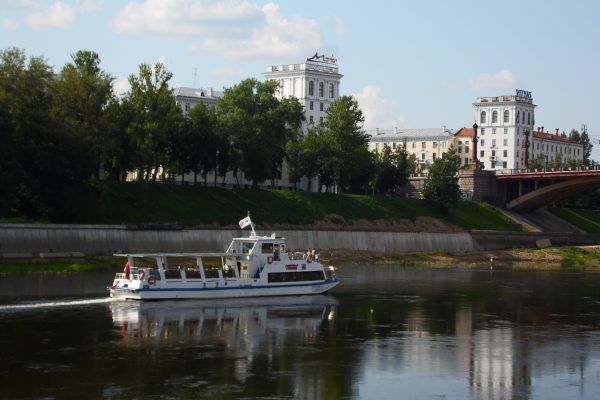 Военно-морской флаг СССР подняли над теплоходом «Северная столица». Фото Юрия Шепелева