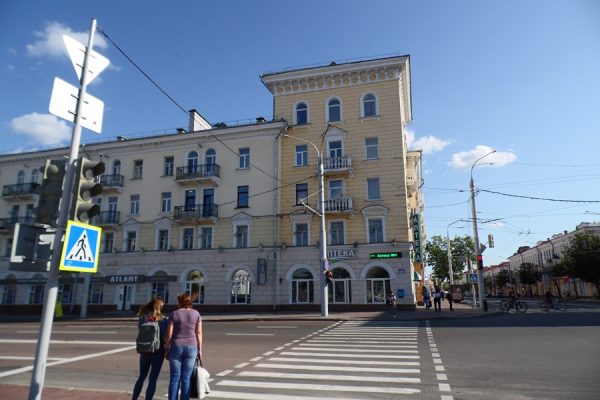 Новые балконы появились на «сталинках» на улице Ленина в Витебске. Фото Юрия Шепелева