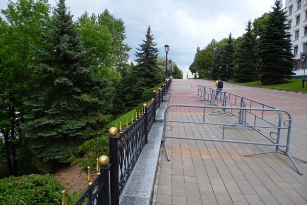 Оползень произошел возле Летнего амфитеатра в Витебске. Фото Юрия Шепелева