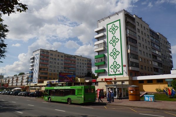 В Витебске появились дома-вышиванки. Фото Юрия Шепелева