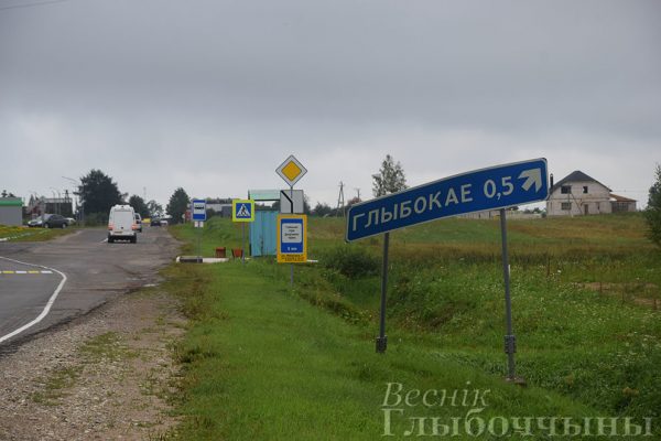 Кованый забор не выдержал порыва ветра: по Глубокому прошелся ураган. Фото Андрея Панкрата / vg-gazeta.by