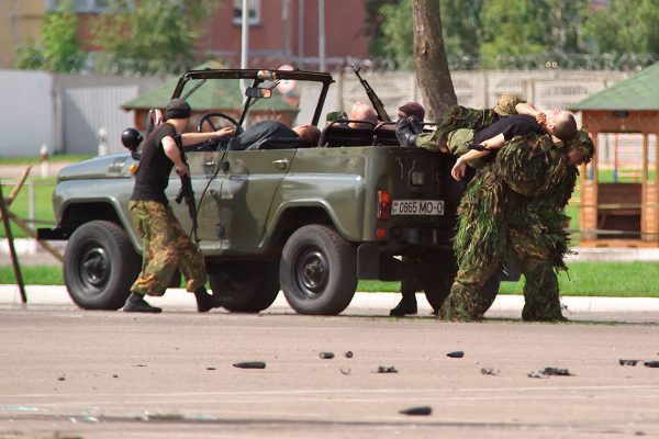 Празднование Дня десантника в 103-й отдельной гвардейской воздушно-десантной бригаде в Витебске. Фото Сергея Серебро