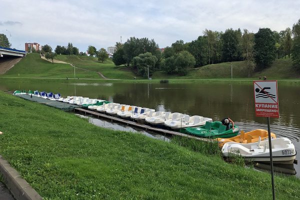 Катамараны в зоне отдыха  на Витьбе. Фото Сергея Серебро