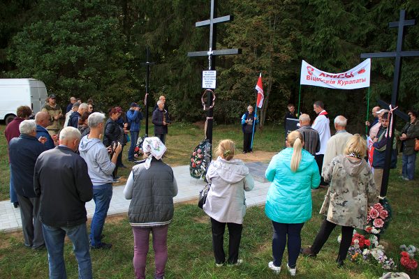 Памятник жертвам сталинских репрессий открыли на месте массовых расстрелов в урочище Хайсы. Фото Игоря Матвеева