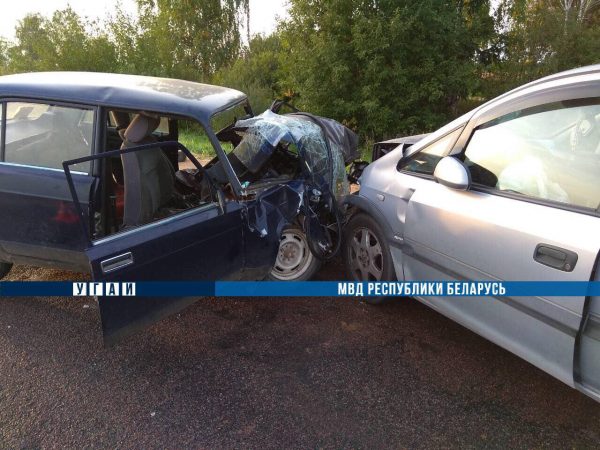 Лобовое столкновение «Жигулей» с «Opel» в Толочинском районе, погиб 78-летний водитель «ВАЗ». Фото МВД
