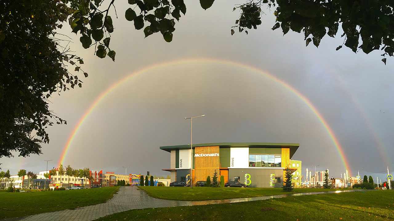 Вечером 20 сентября над Витебском появилась очень яркая двойная радуга. Фото Сергея Серебро