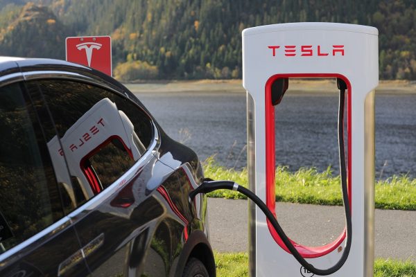 Зарядная станция Tesla. Фото pixabay.com