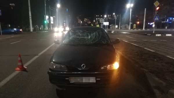 Пешеход, переходивший проспект Черняховского на красный свет, попал под машину. Фото ГАИ