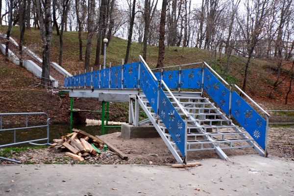 Мост с символикой «Славянского базара» появился в Витебске. Фото Юрия Шепелева