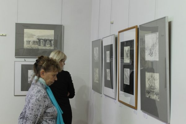 В Витебске представили выставку известного художника Максимильяна Преснякова. Фото Юрия Шепелева