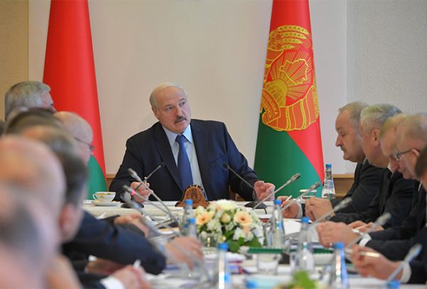 Александр Лукашенко приехал в Витебск, будет решать проблемы в агропромышленном комплексе региона. Фото пресс-службы