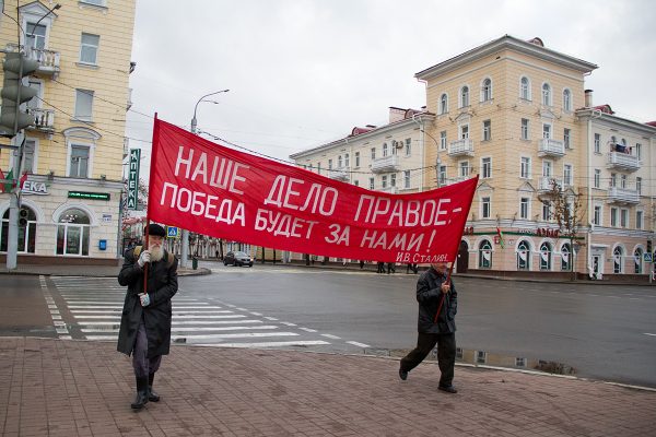 Витебские коммунисты отпраздновали 7 ноября. Фото Игоря Матвеева