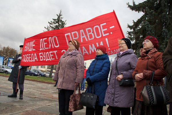 Витебские коммунисты отпраздновали 7 ноября. Фото Игоря Матвеева