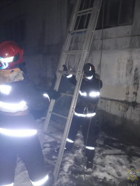 Завод топливных пеллет загорелся в Витебске. Фото МЧС