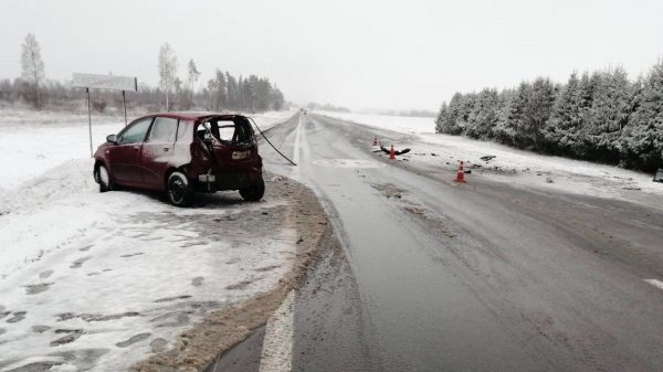 «Chevrolet» и «Opel» столкнулись лоб в лоб Оршанском районе, один человек погиб, еще несколько пострадали. Фото ГАИ