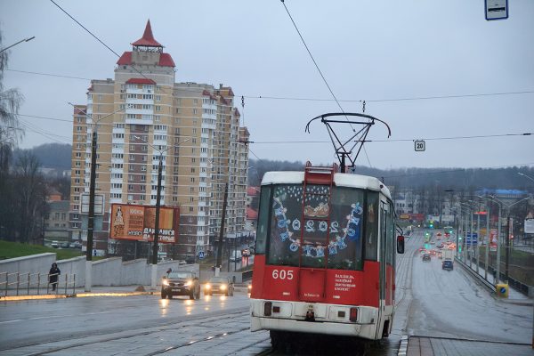 По Витебску ходят новогодние трамваи и троллейбусы. Фото Игоря Матвеева