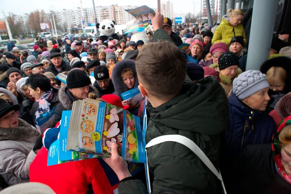 открытия супермаркета «Санта» в Витебске на Московском проспекте. Фото Сергея Серебро