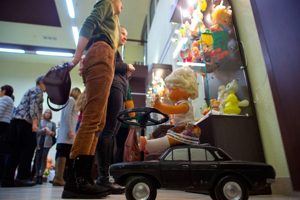 Выставка игрушек эпохи СССР открылась в витебском Музее истории частного коллекционирования. Фото Сергея Серебро