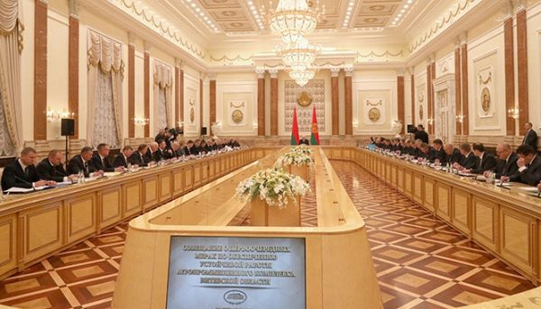 Лукашенко проводит совещание по проблемам АПК Витебщины. Фото president.gov.by