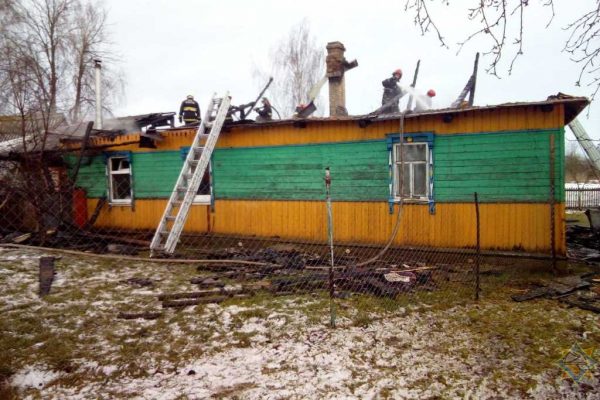 Сгоревшій дом. фото МЧС
