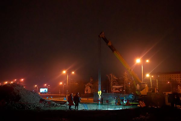 Ночной ремонт аварийного участка теплотрассы в Витебске. Фото Сергея Серебро